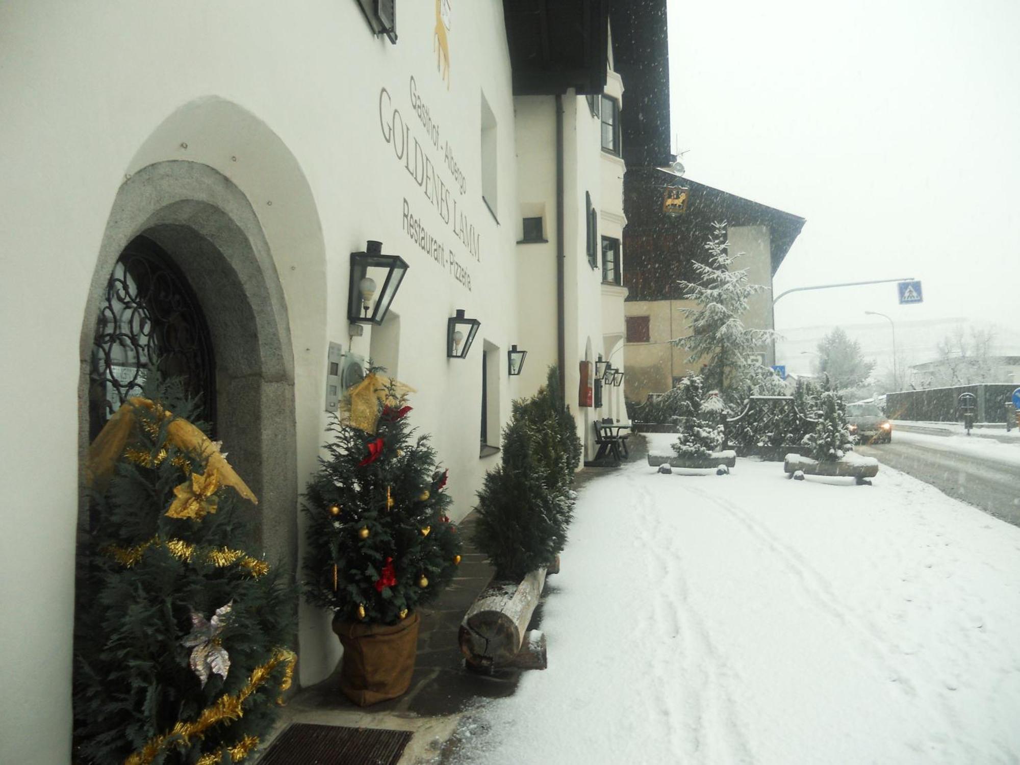 Vahrn Gasthof Goldenes Lamm מראה חיצוני תמונה