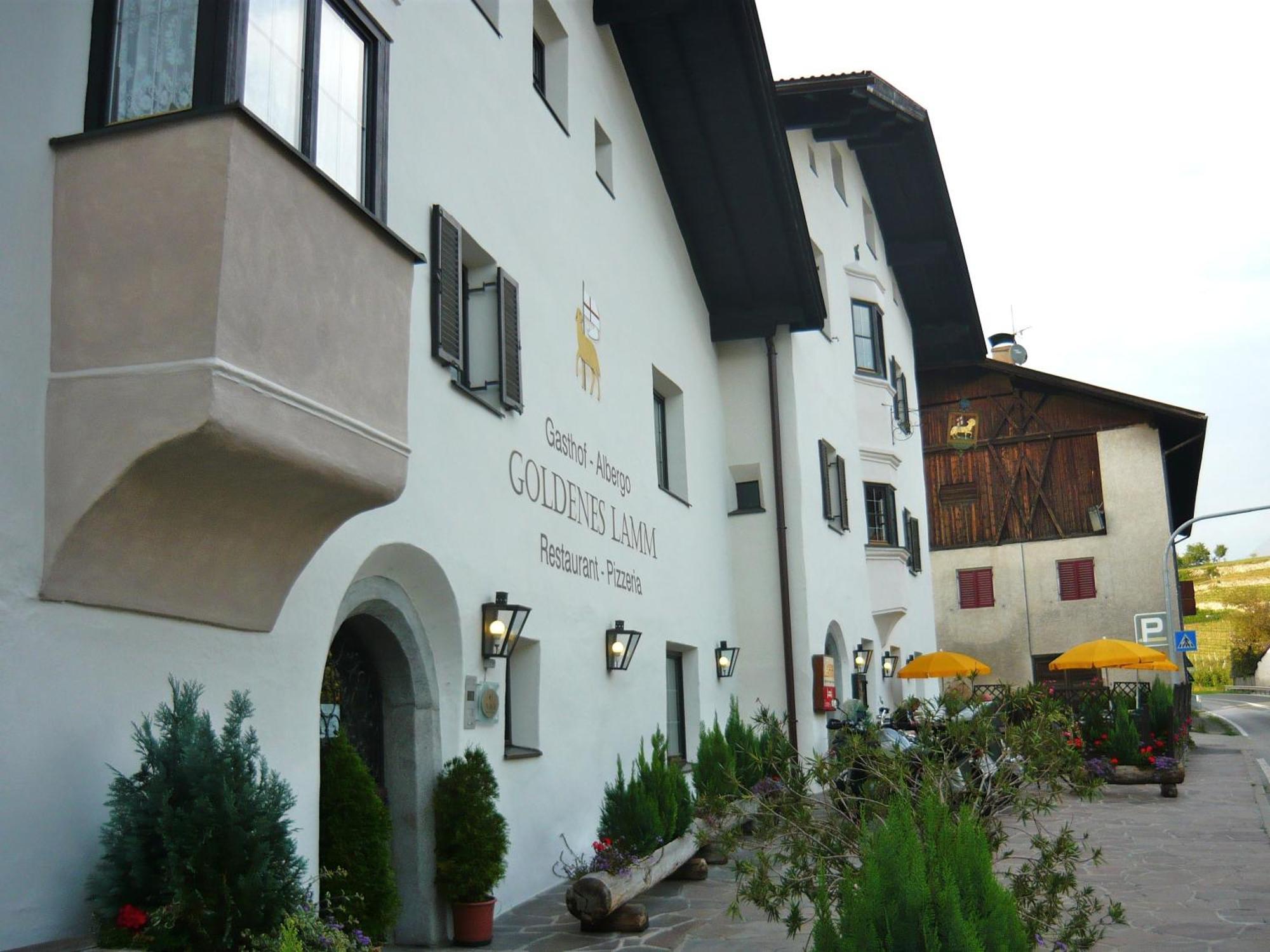 Vahrn Gasthof Goldenes Lamm מראה חיצוני תמונה
