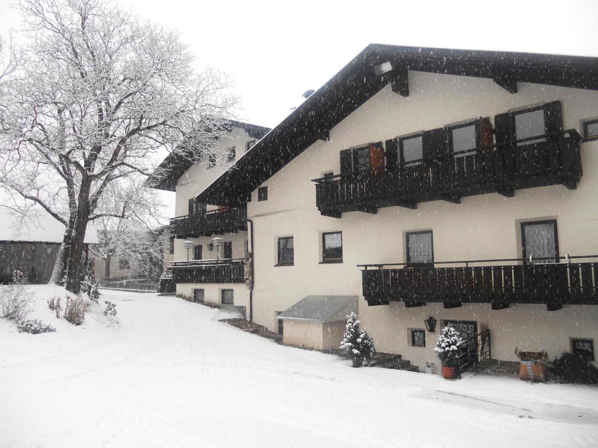 Vahrn Gasthof Goldenes Lamm מראה חיצוני תמונה