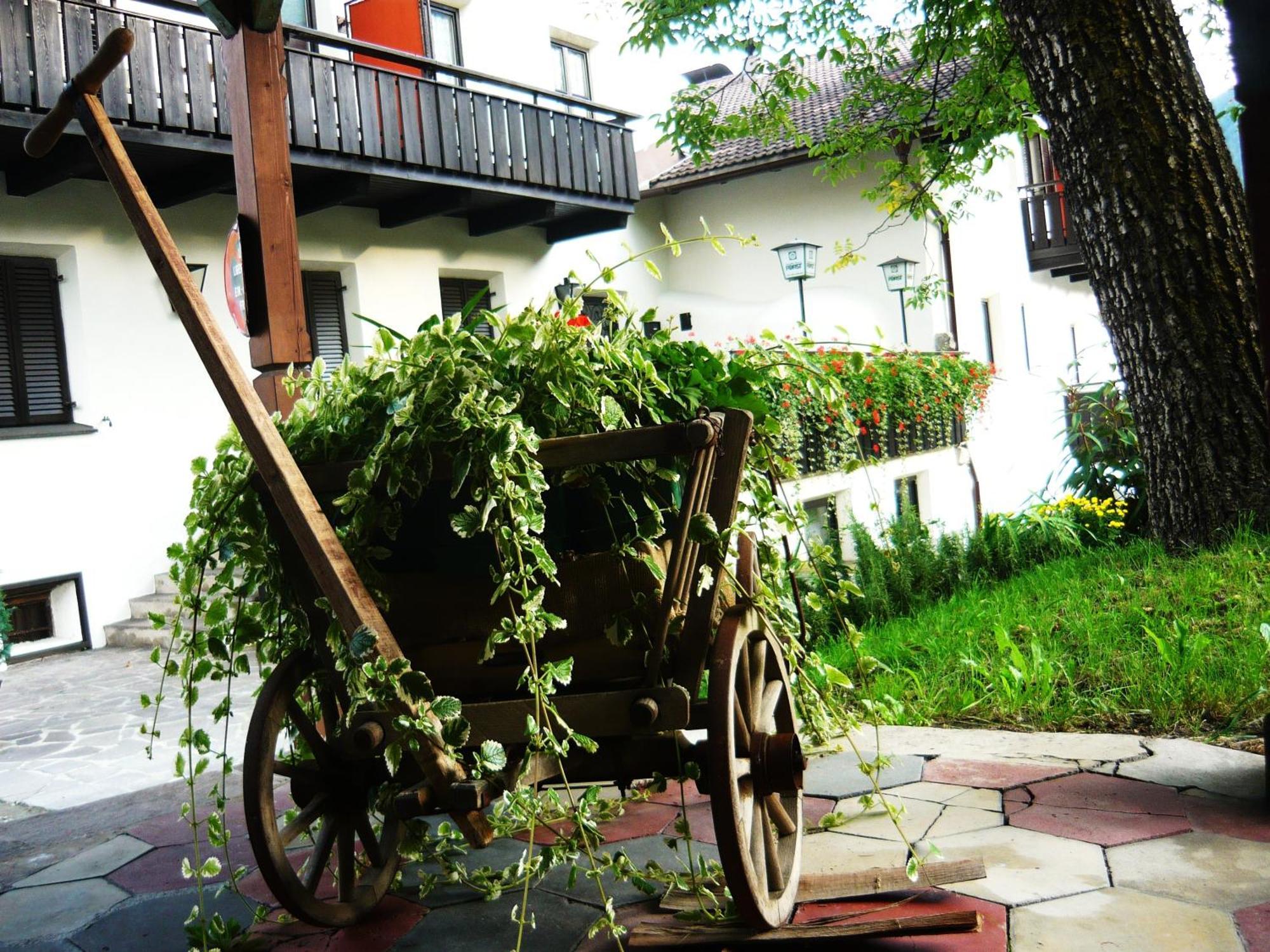 Vahrn Gasthof Goldenes Lamm מראה חיצוני תמונה
