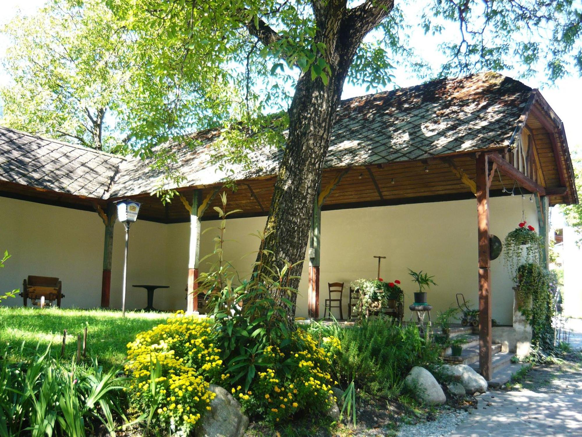 Vahrn Gasthof Goldenes Lamm מראה חיצוני תמונה