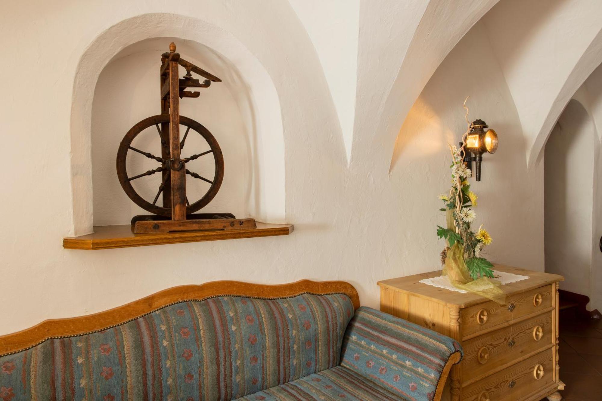 Vahrn Gasthof Goldenes Lamm מראה חיצוני תמונה